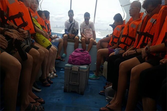 Coral Island speed boa-Parasailing and others activities choice - Thai lunch at a local restaurant: filling, simple, and timed right
