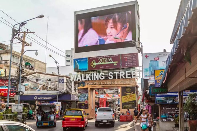Discover Pattaya City Tour & Floating Market Experience(SHA Plus) - Big Buddha Temple (Wat Phra Yai): the stop with real scale