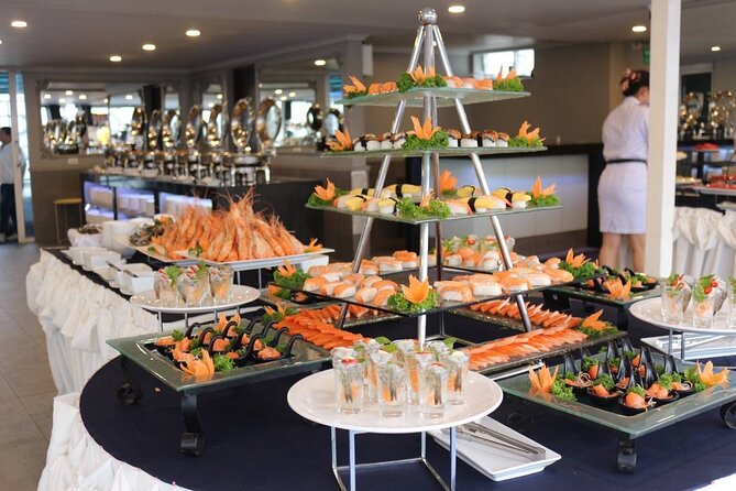 Ocean Sky Pattaya Dinner Cruise with Live Entertainment - Cabaret and macho show: how the entertainment fits your meal