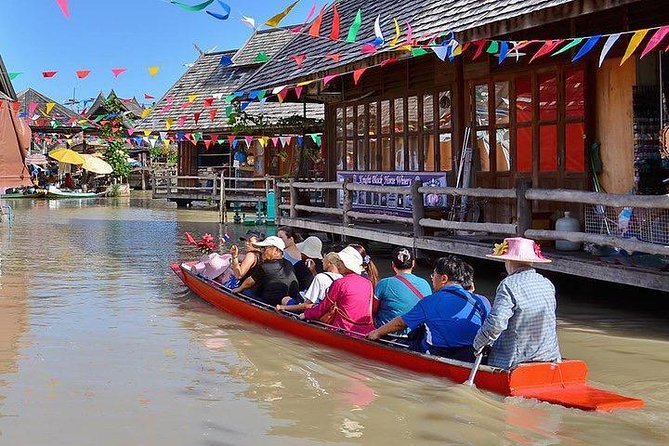 Pattaya Floating Market with Return Transfer - Step Onto the Boats: How the 100,000 sqm Market Experience Feels