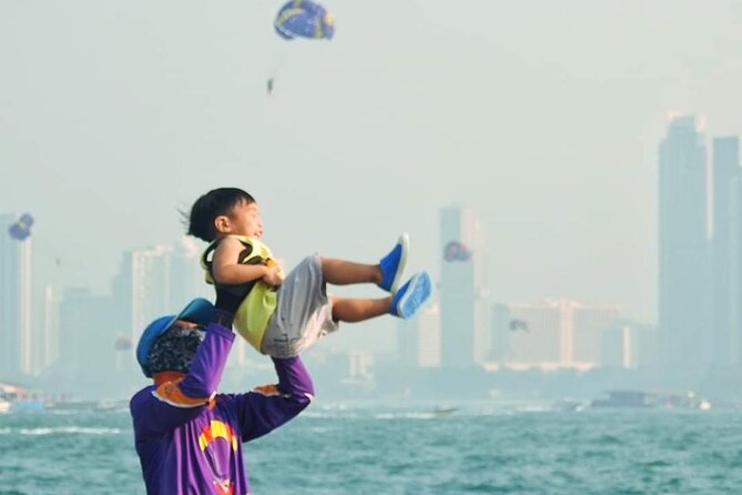Pattaya: Parasailing Experience - Staff, languages, and how smooth the setup tends to be