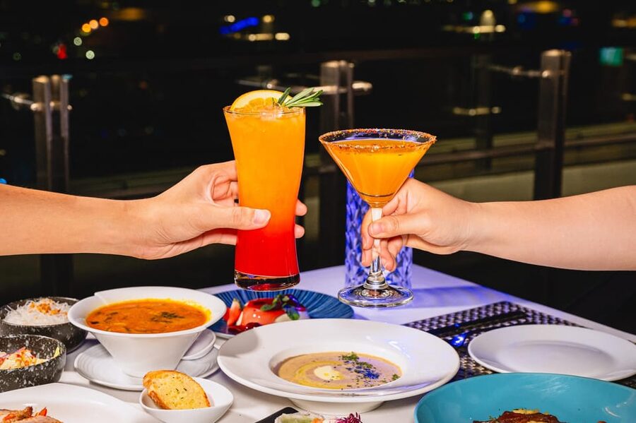 Pattaya: The Sky 32 at Grande CentrePoint Hotel - Service at a level that makes the evening easier